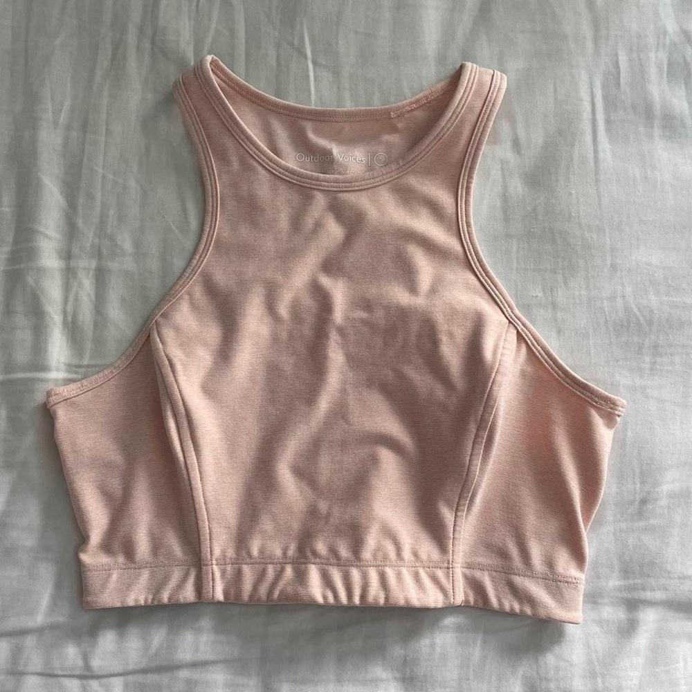 outdoor voices athena crop top in the color rose quartz